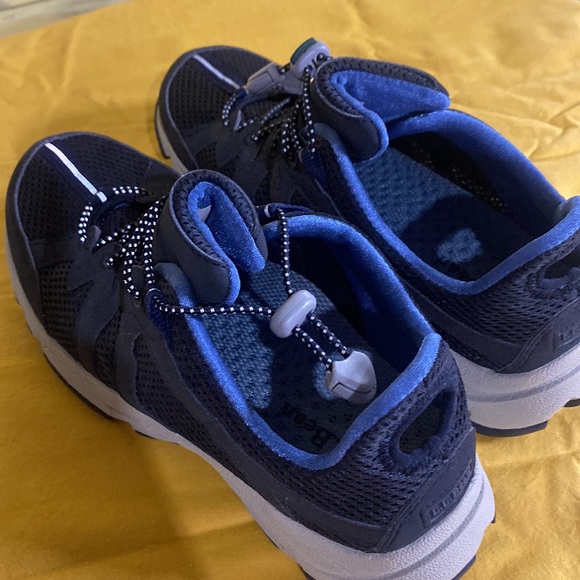 L.L. Bean - women’s size 8.5 - water hiking walking bungee life black blue shoes - Picture 3 of 5